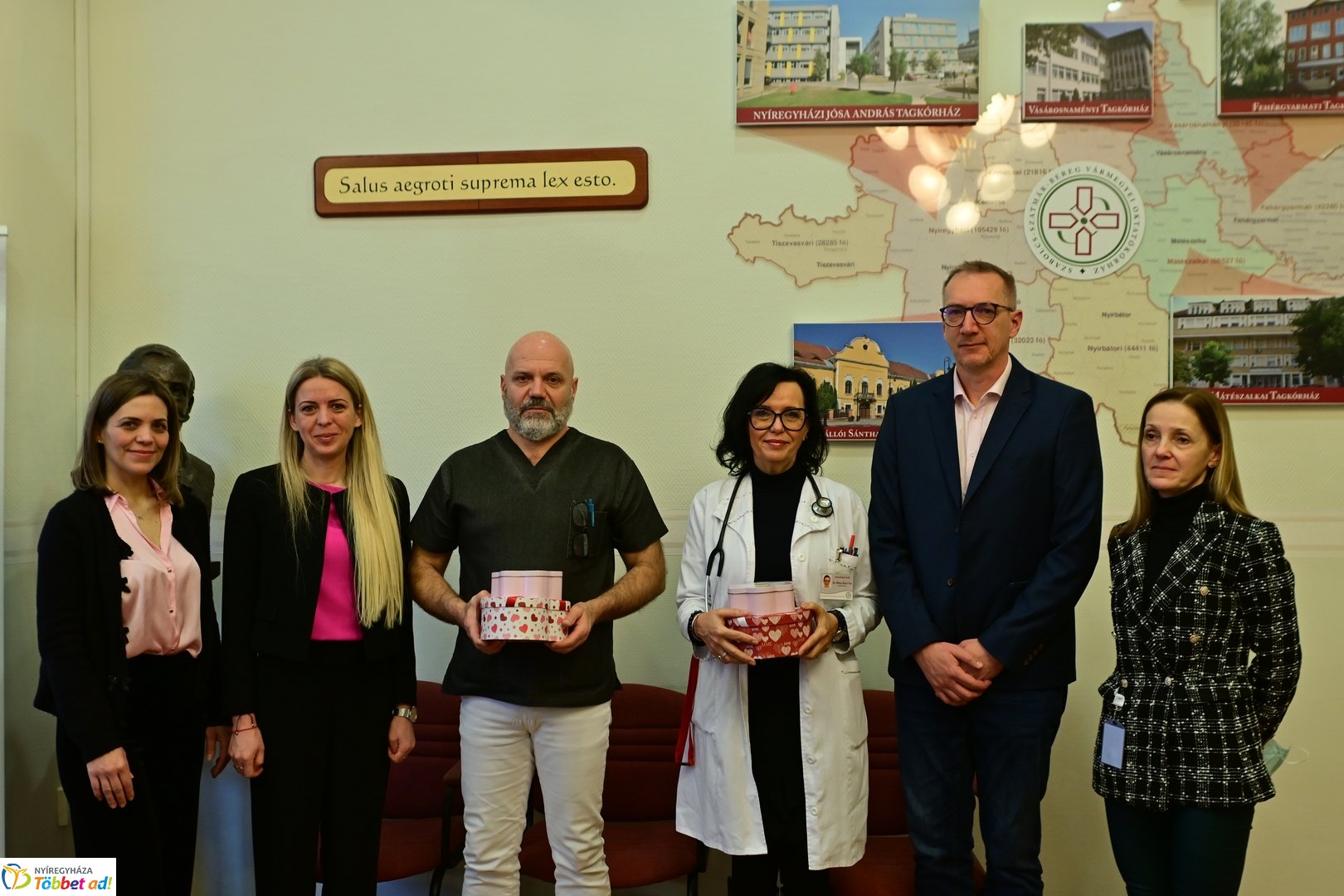 Karkötők átadása a Jósa András kórházban 2026 januárjában