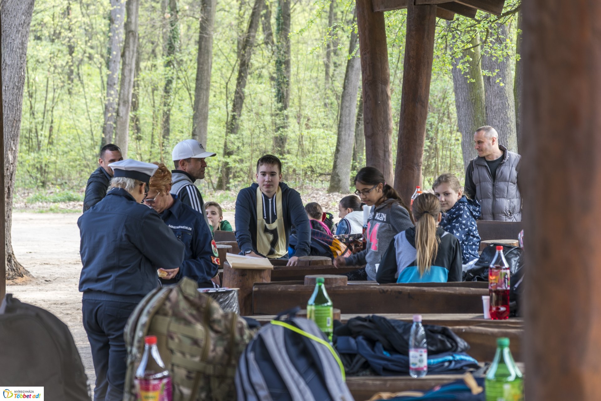 Katasztrófavédelmi vetélkedő az erdei tornapályán