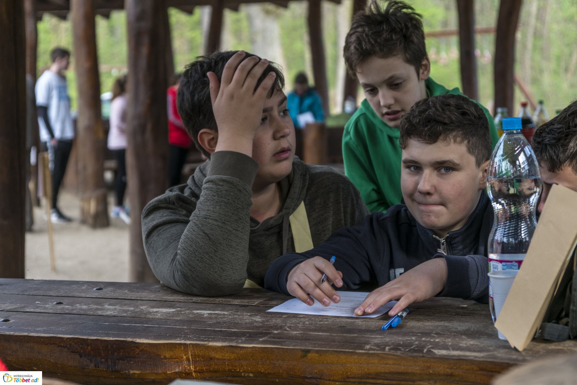 Katasztrófavédelmi vetélkedő az erdei tornapályán