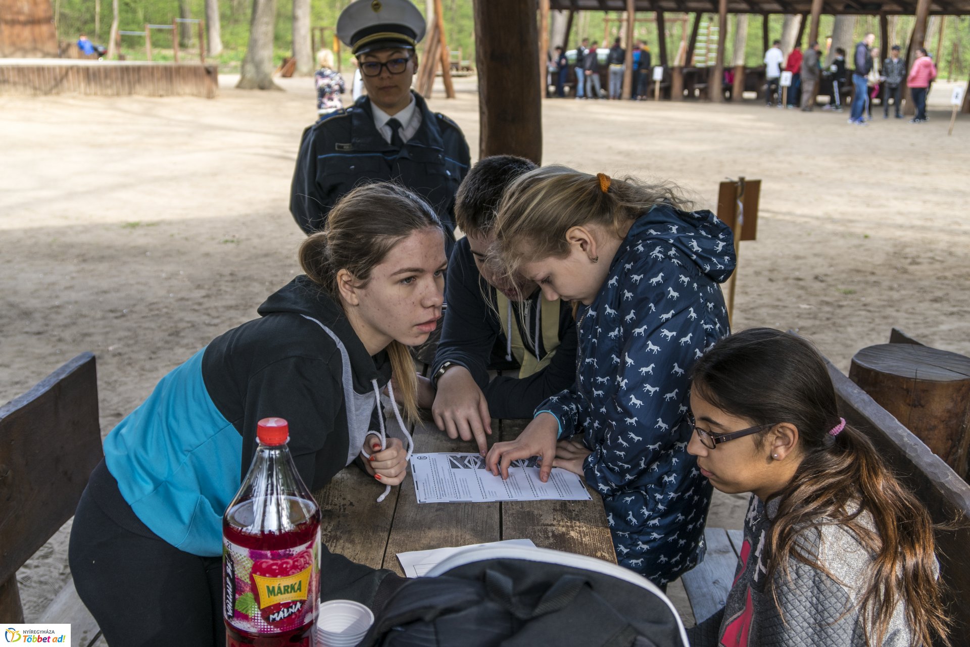 Katasztrófavédelmi vetélkedő az erdei tornapályán