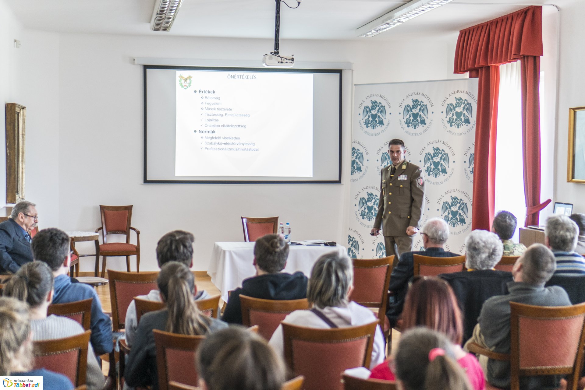 Katonai előadás a Jósa András Múzeumban