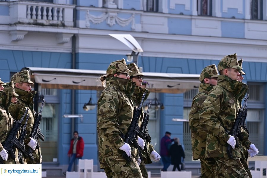 Katonai eskütétel a Kossuth téren 20240222