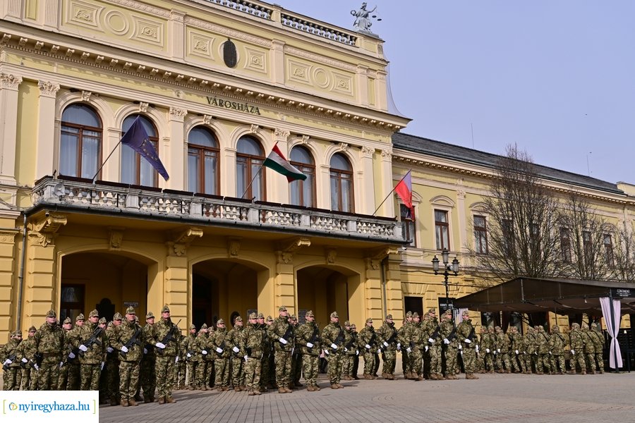 Katonai eskütétel a Kossuth téren 20240222