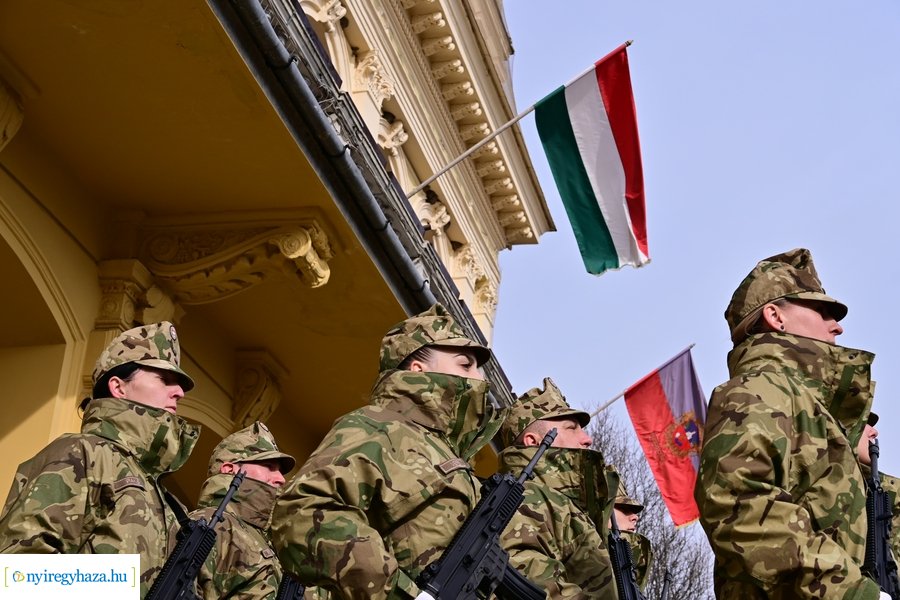 Katonai eskütétel a Kossuth téren 20240222