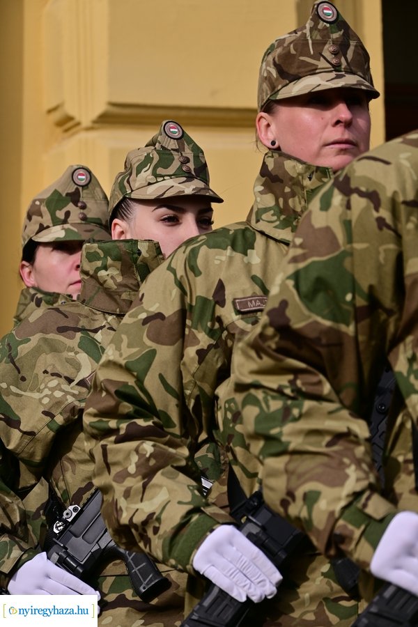 Katonai eskütétel a Kossuth téren 20240222