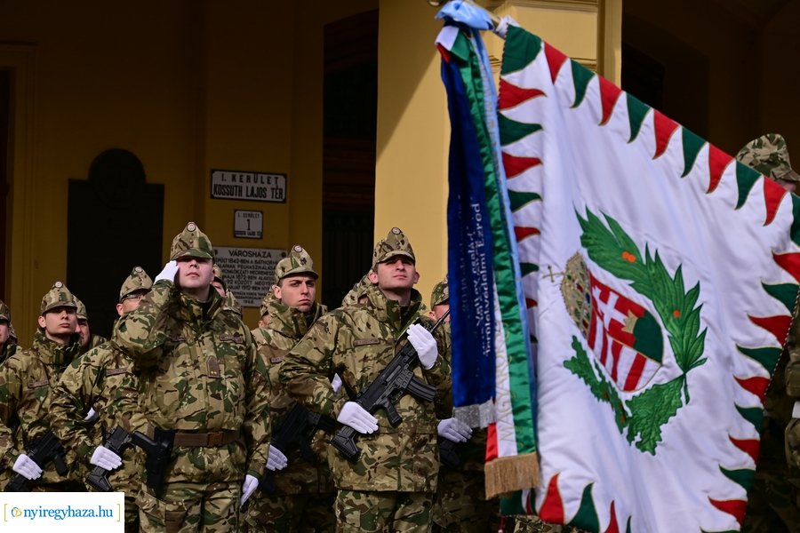 Katonai eskütétel a Kossuth téren 20240222