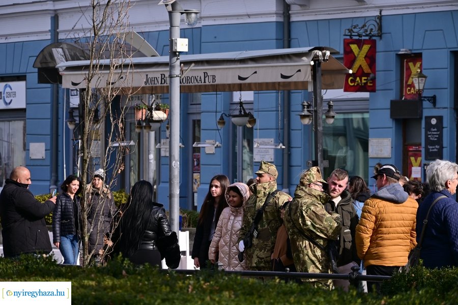 Katonai eskütétel a Kossuth téren 20240222