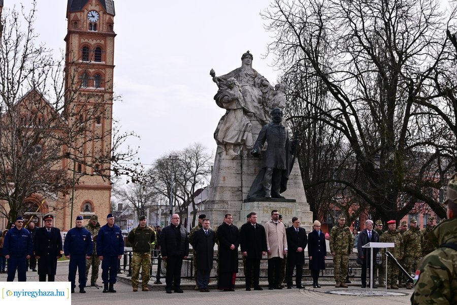 Katonai eskütétel a Kossuth téren 20240222
