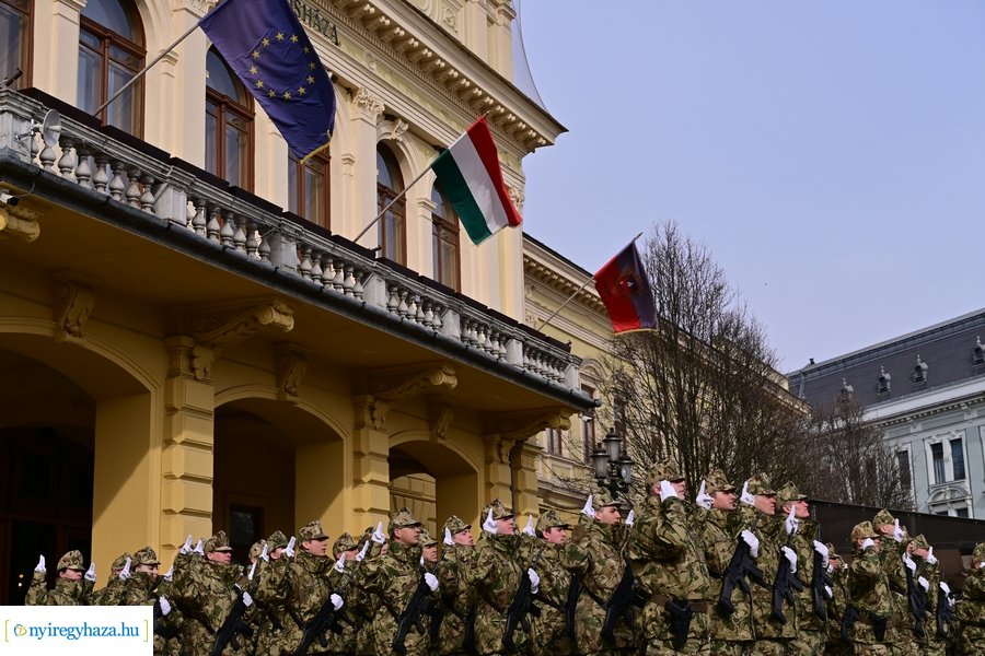 Katonai eskütétel a Kossuth téren 20240222