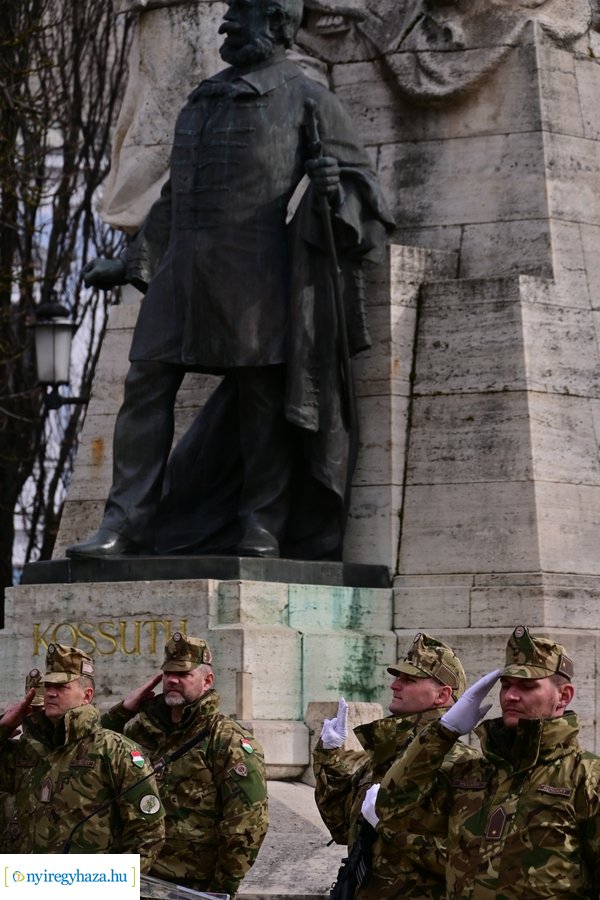 Katonai eskütétel a Kossuth téren 20240222