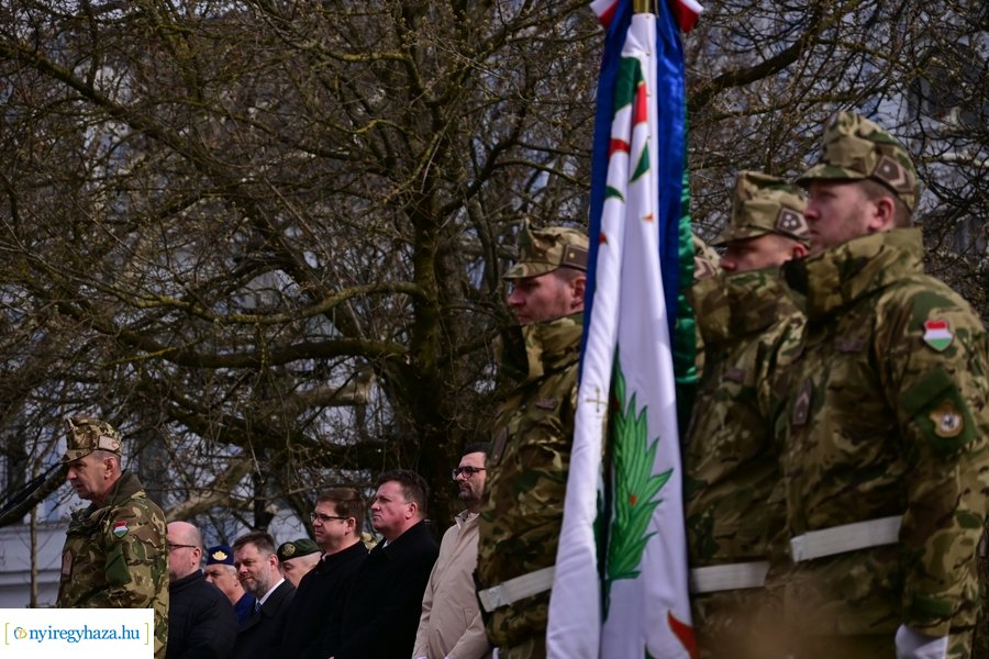 Katonai eskütétel a Kossuth téren 20240222