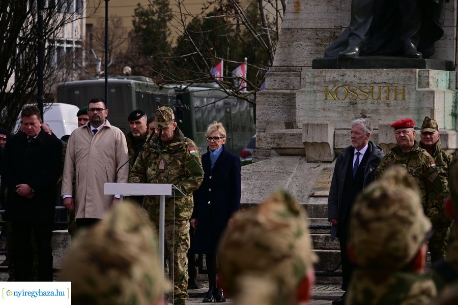 Katonai eskütétel a Kossuth téren 20240222