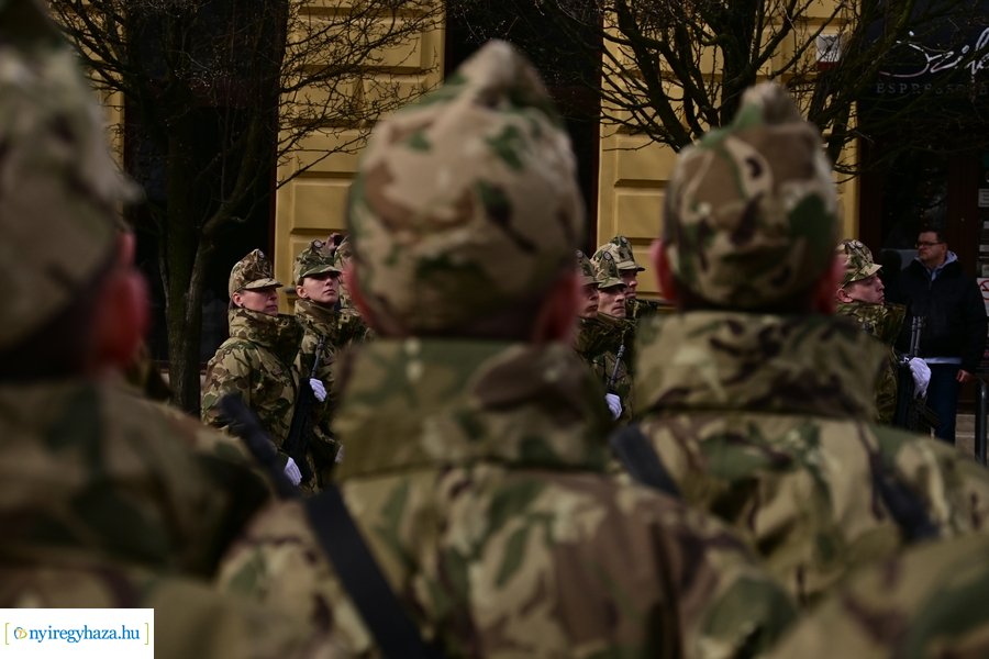 Katonai eskütétel a Kossuth téren 20240222