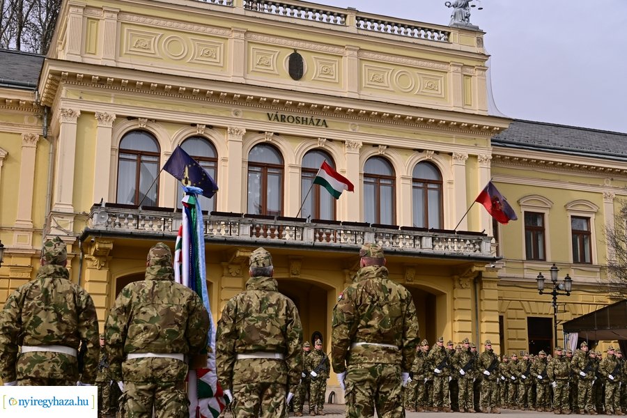 Katonai eskütétel a Kossuth téren 20240222