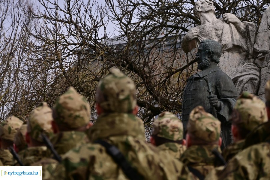 Katonai eskütétel a Kossuth téren 20240222