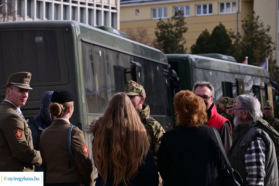 Katonai eskütétel a Kossuth téren 20240222