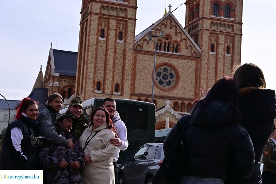 Katonai eskütétel a Kossuth téren 20240222