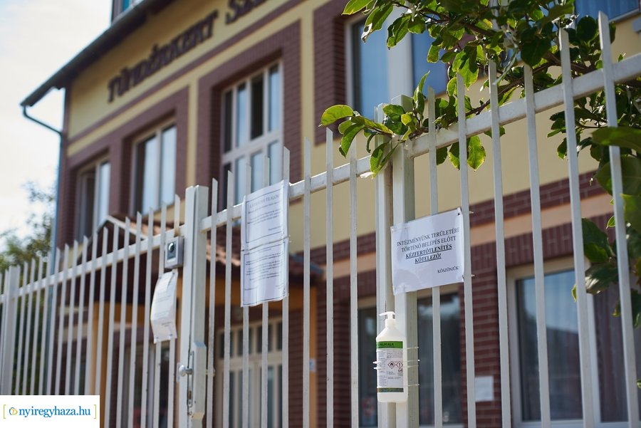 Katonai fertőtlenítés a Tündérkert idősotthonban