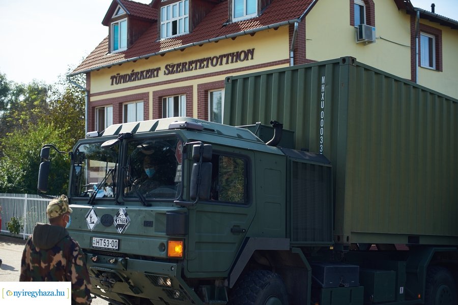 Katonai fertőtlenítés a Tündérkert idősotthonban