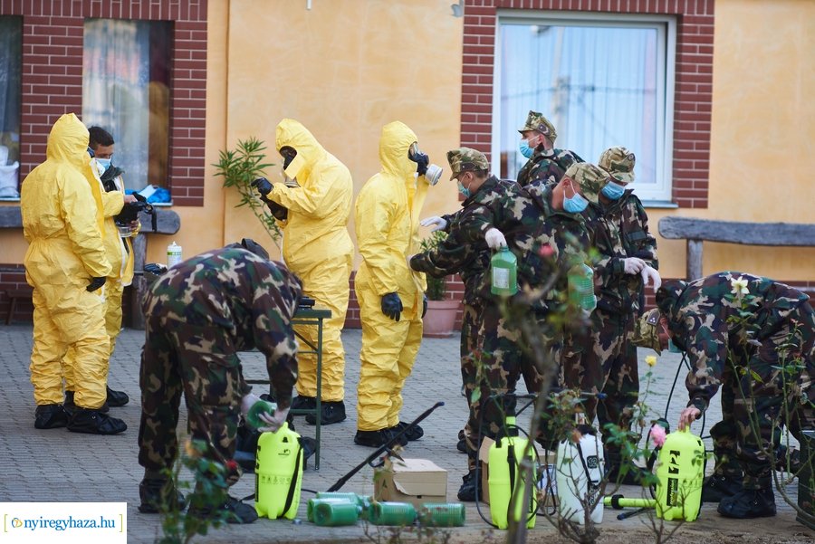 Katonai fertőtlenítés a Tündérkert idősotthonban