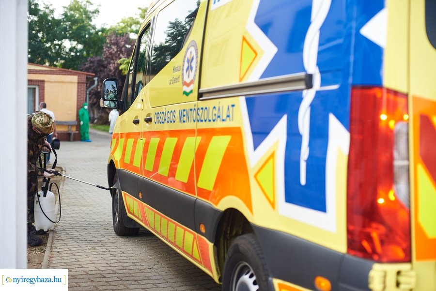 Katonai fertőtlenítés a Tündérkert idősotthonban