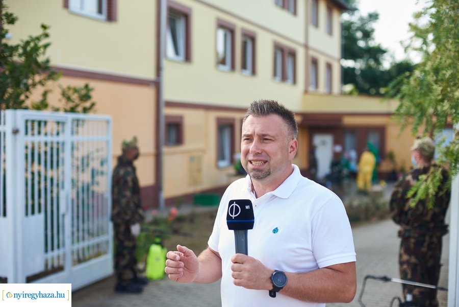 Katonai fertőtlenítés a Tündérkert idősotthonban