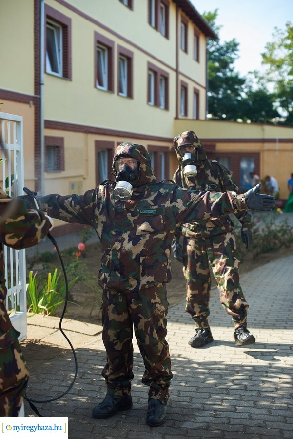 Katonai fertőtlenítés a Tündérkert idősotthonban
