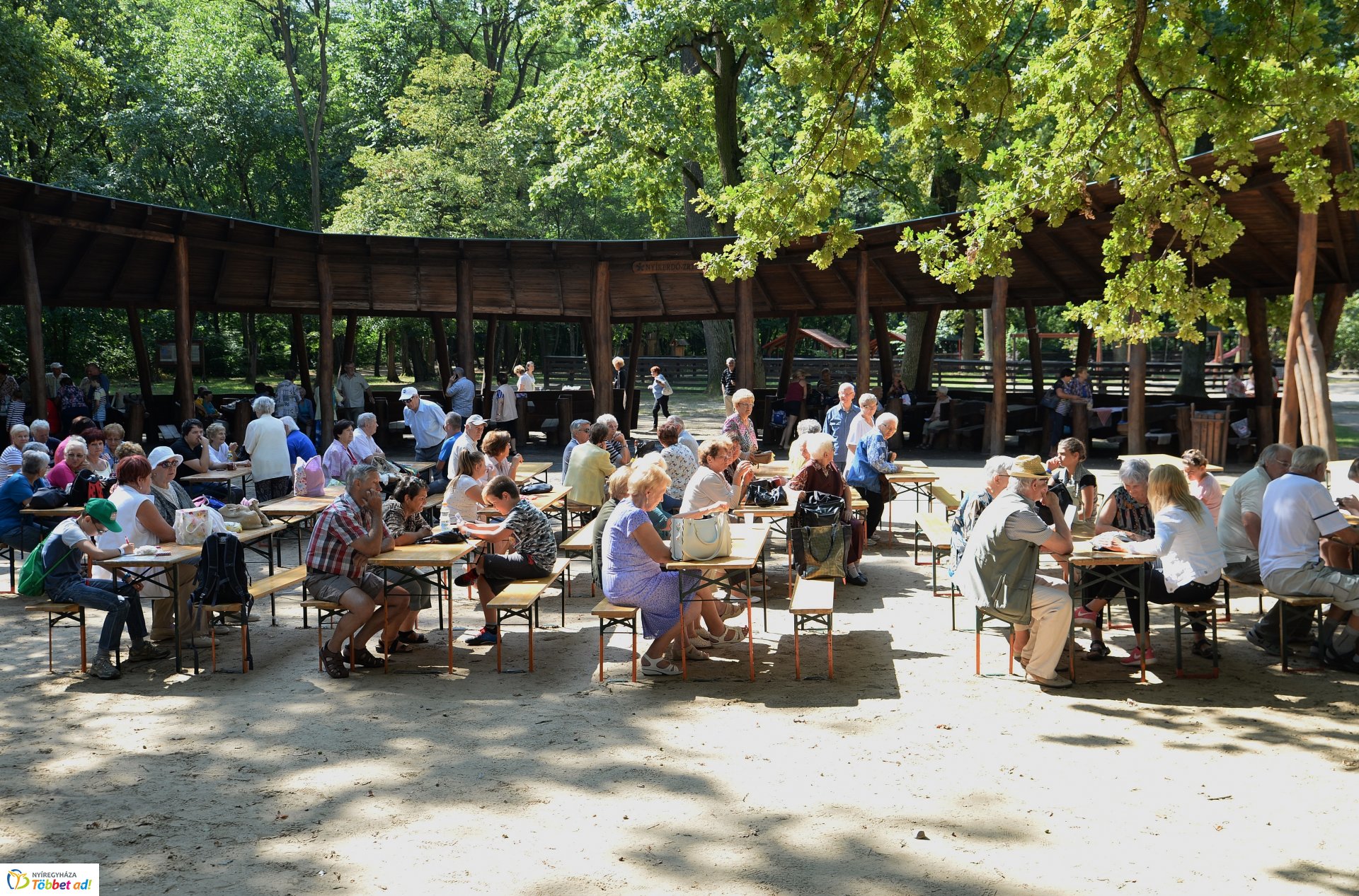 "Kelet-Népe" találkozó a tornapályán