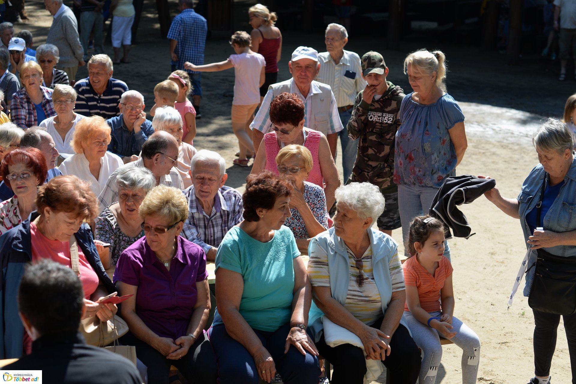 "Kelet-Népe" találkozó a tornapályán