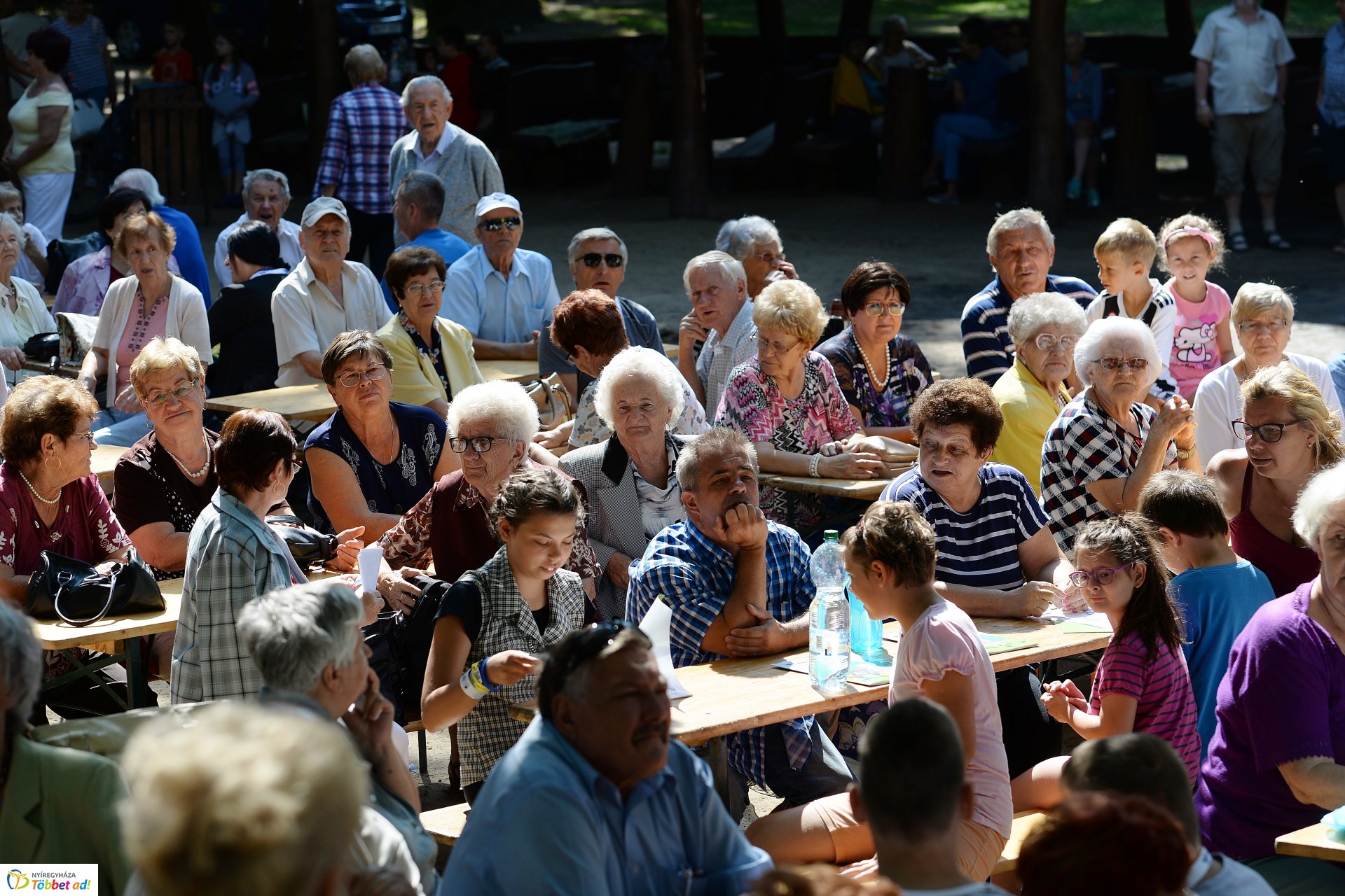 "Kelet-Népe" találkozó a tornapályán