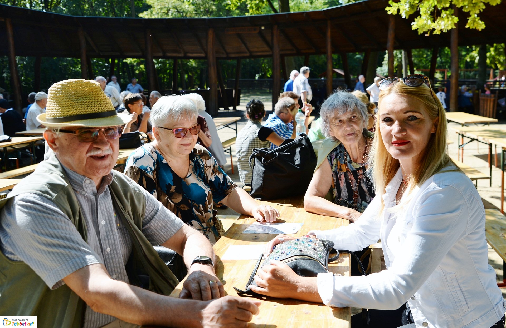 "Kelet-Népe" találkozó a tornapályán