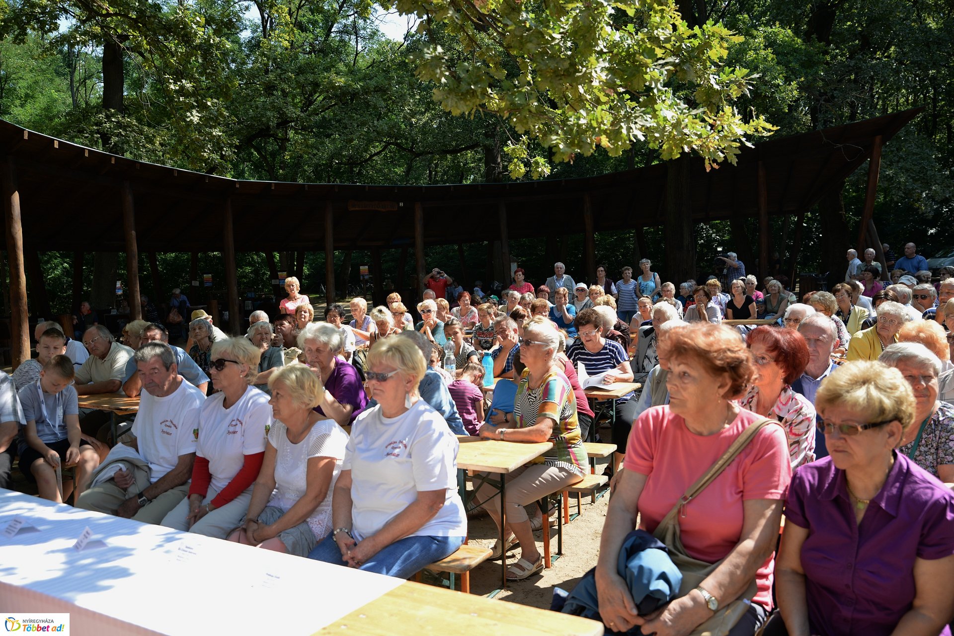 "Kelet-Népe" találkozó a tornapályán