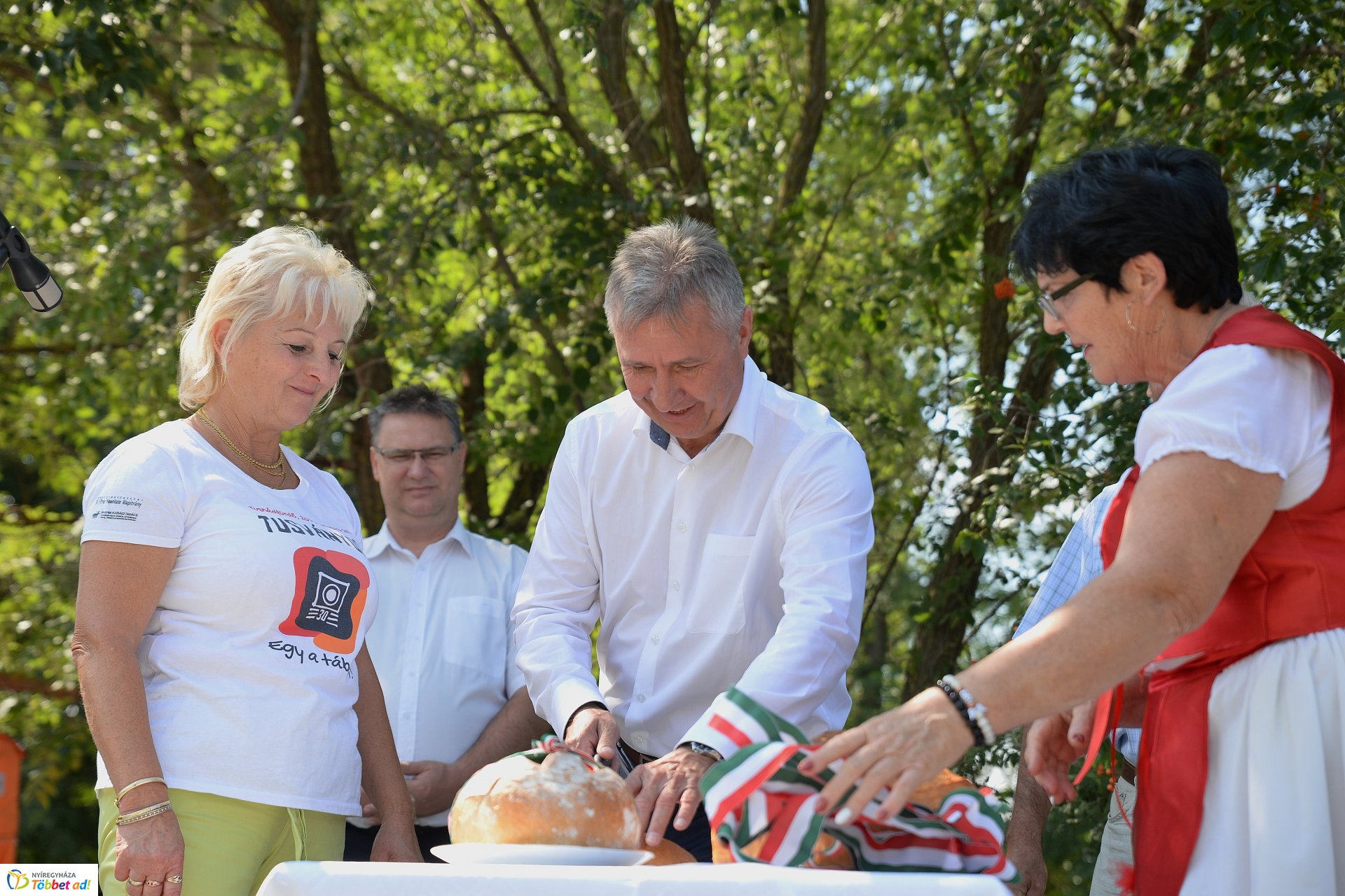 Kenyérszentelés Rozsrétszőlőben