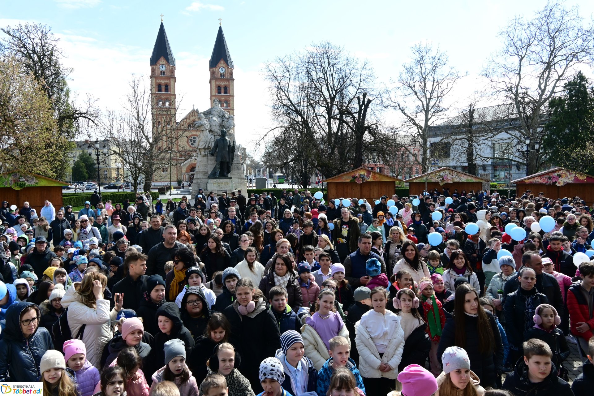 Képeslapkészítő rajzverseny eredményhirdetése a Kossuth téren