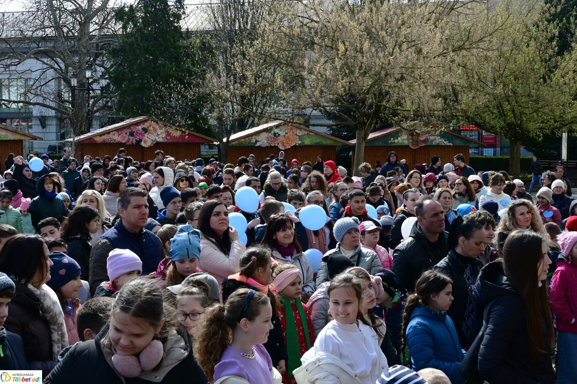 Képeslapkészítő rajzverseny eredményhirdetése a Kossuth téren