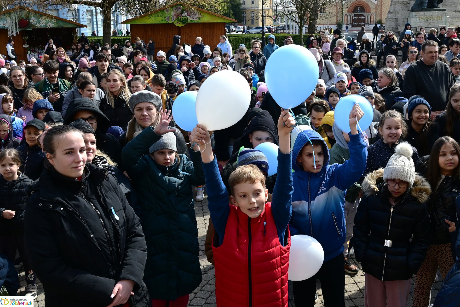 Képeslapkészítő rajzverseny eredményhirdetése a Kossuth téren