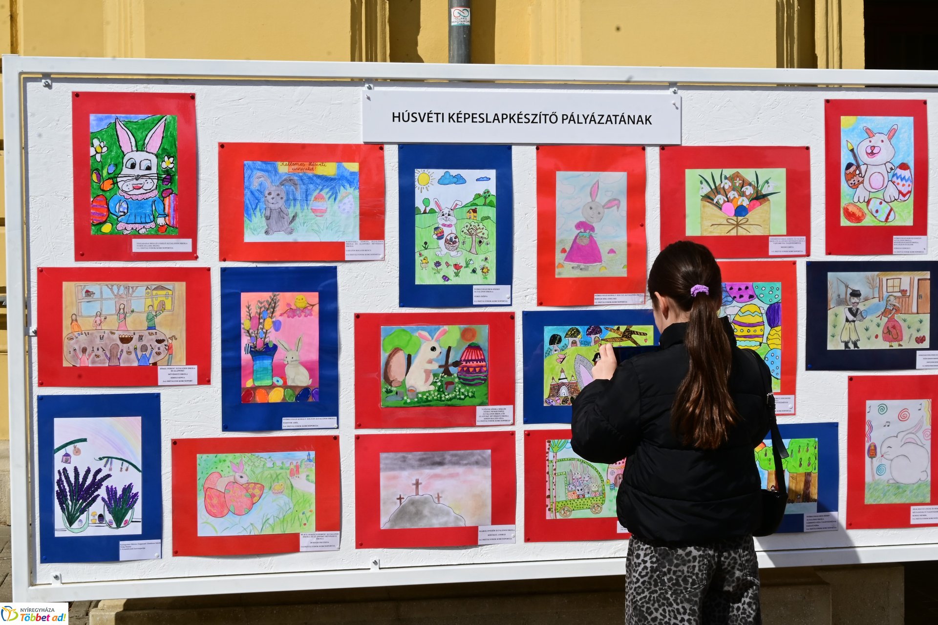 Képeslapkészítő rajzverseny eredményhirdetése a Kossuth téren