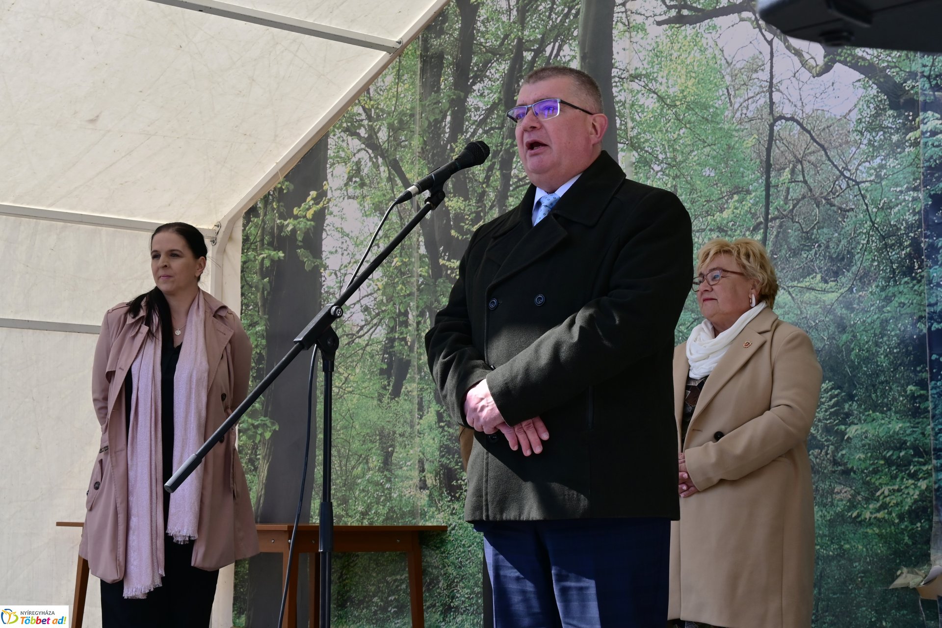 Képeslapkészítő rajzverseny eredményhirdetése a Kossuth téren