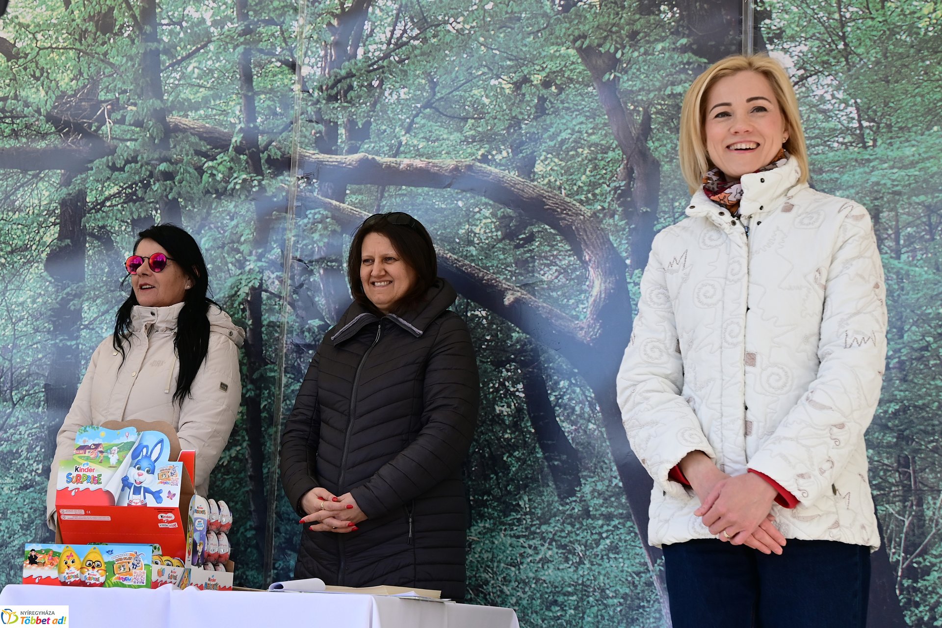Képeslapkészítő rajzverseny eredményhirdetése a Kossuth téren