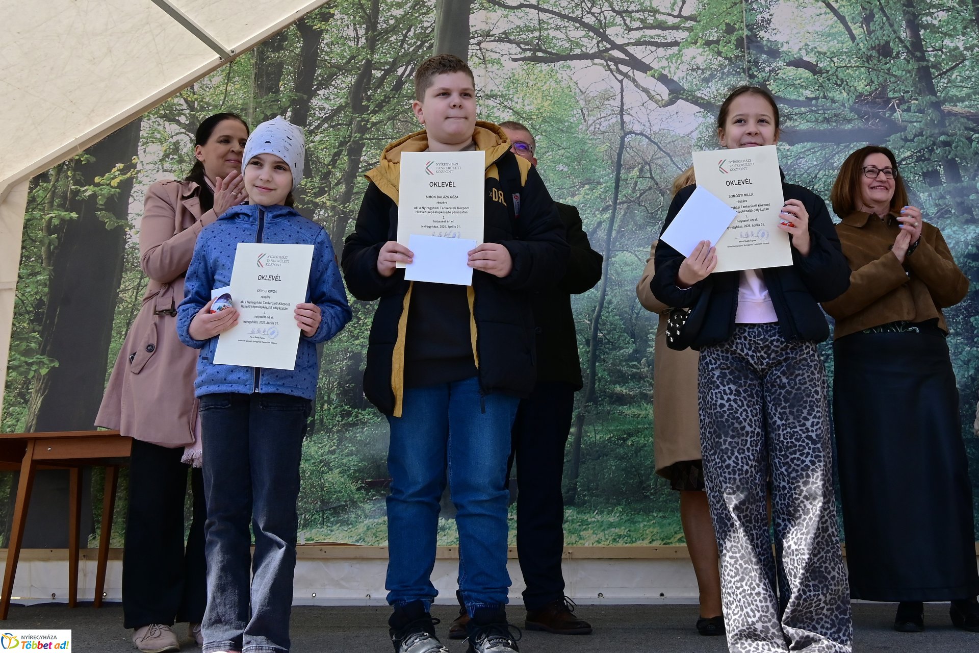 Képeslapkészítő rajzverseny eredményhirdetése a Kossuth téren