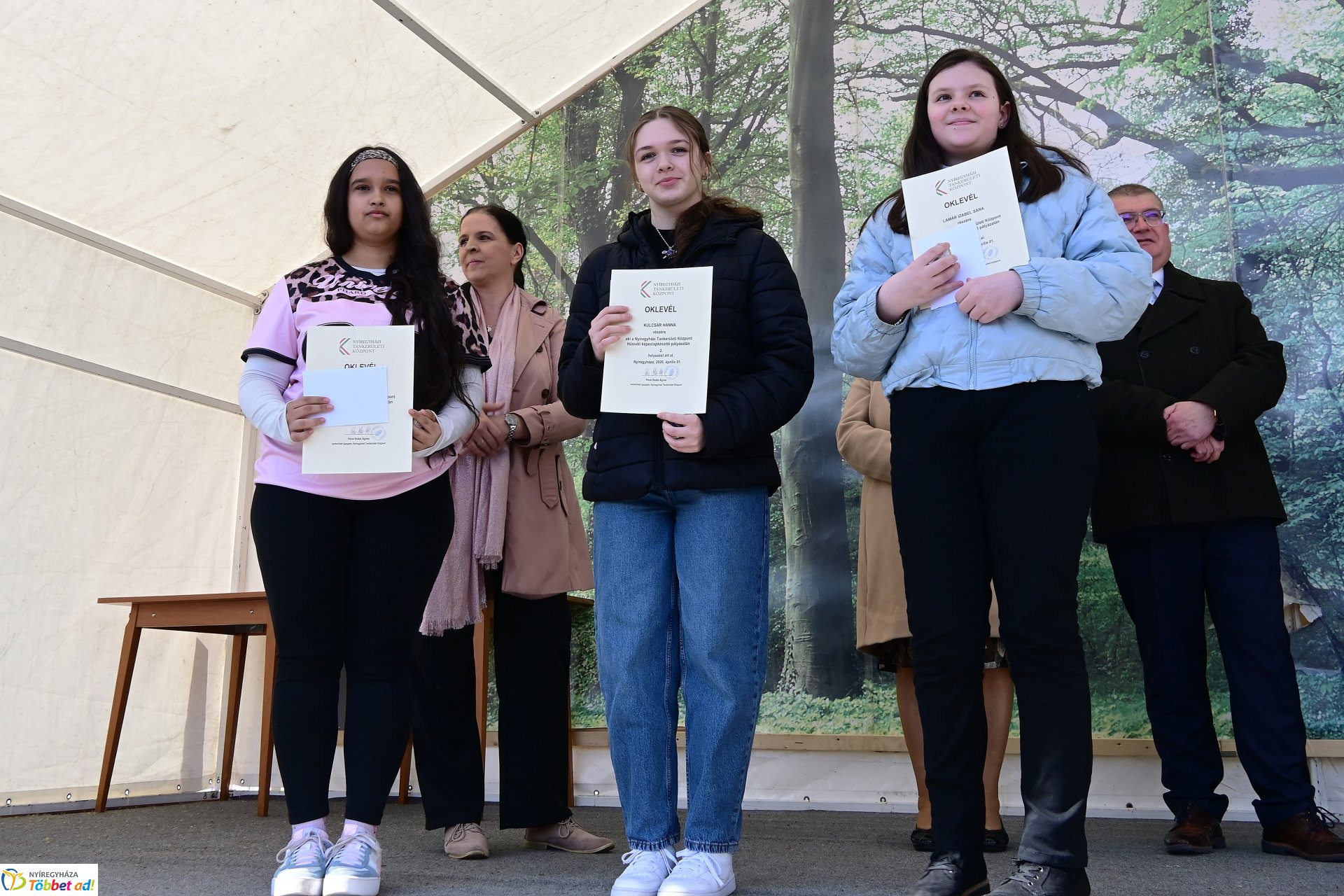 Képeslapkészítő rajzverseny eredményhirdetése a Kossuth téren