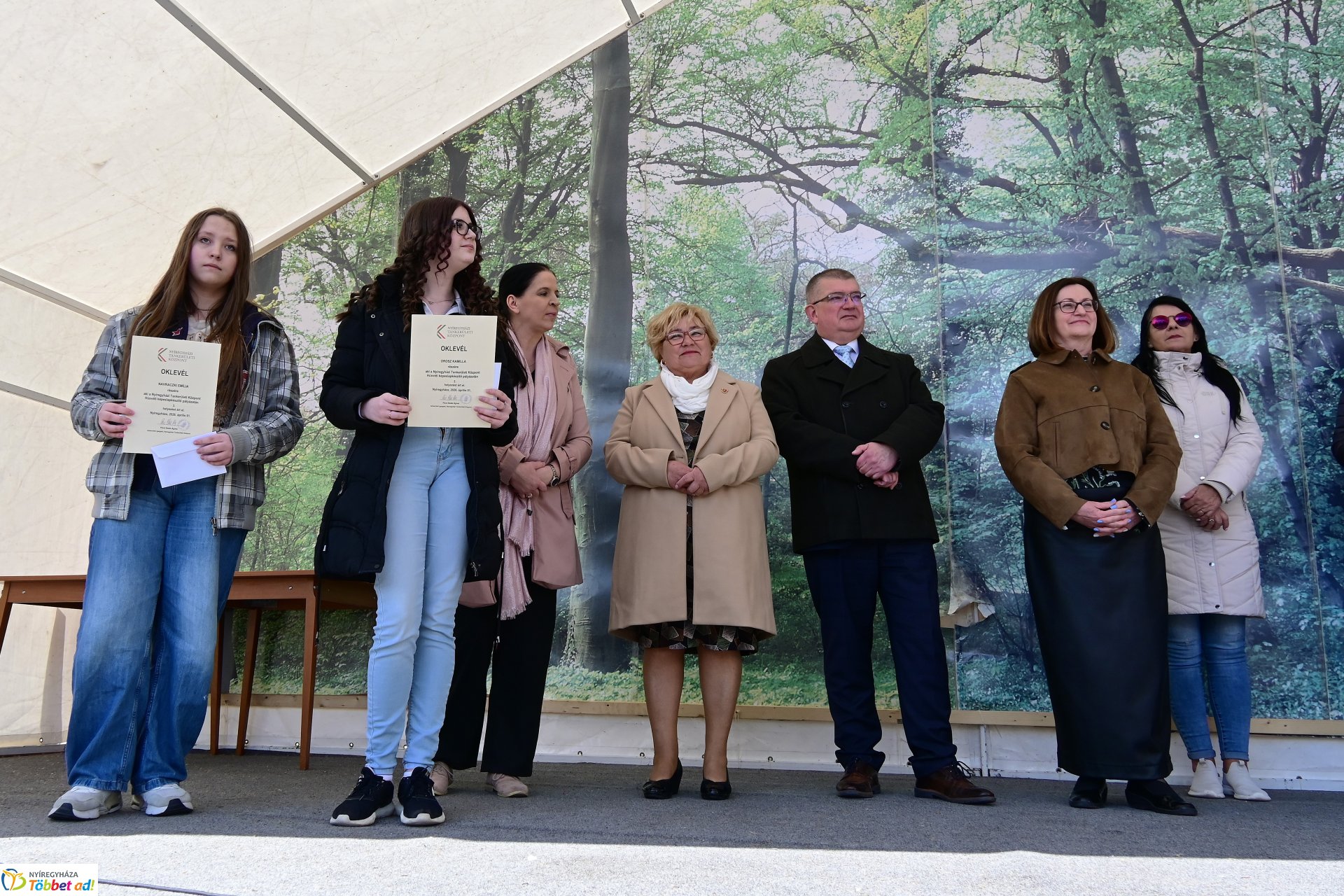 Képeslapkészítő rajzverseny eredményhirdetése a Kossuth téren