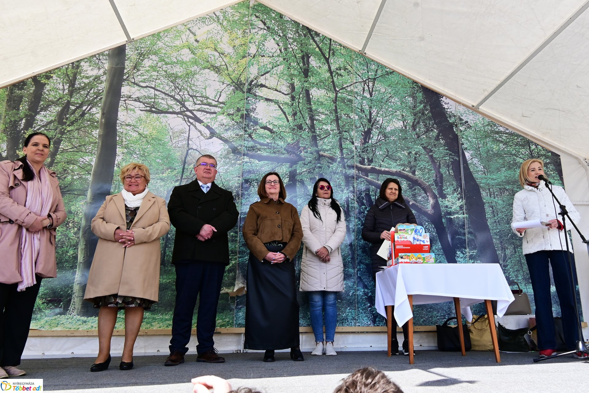 Képeslapkészítő rajzverseny eredményhirdetése a Kossuth téren