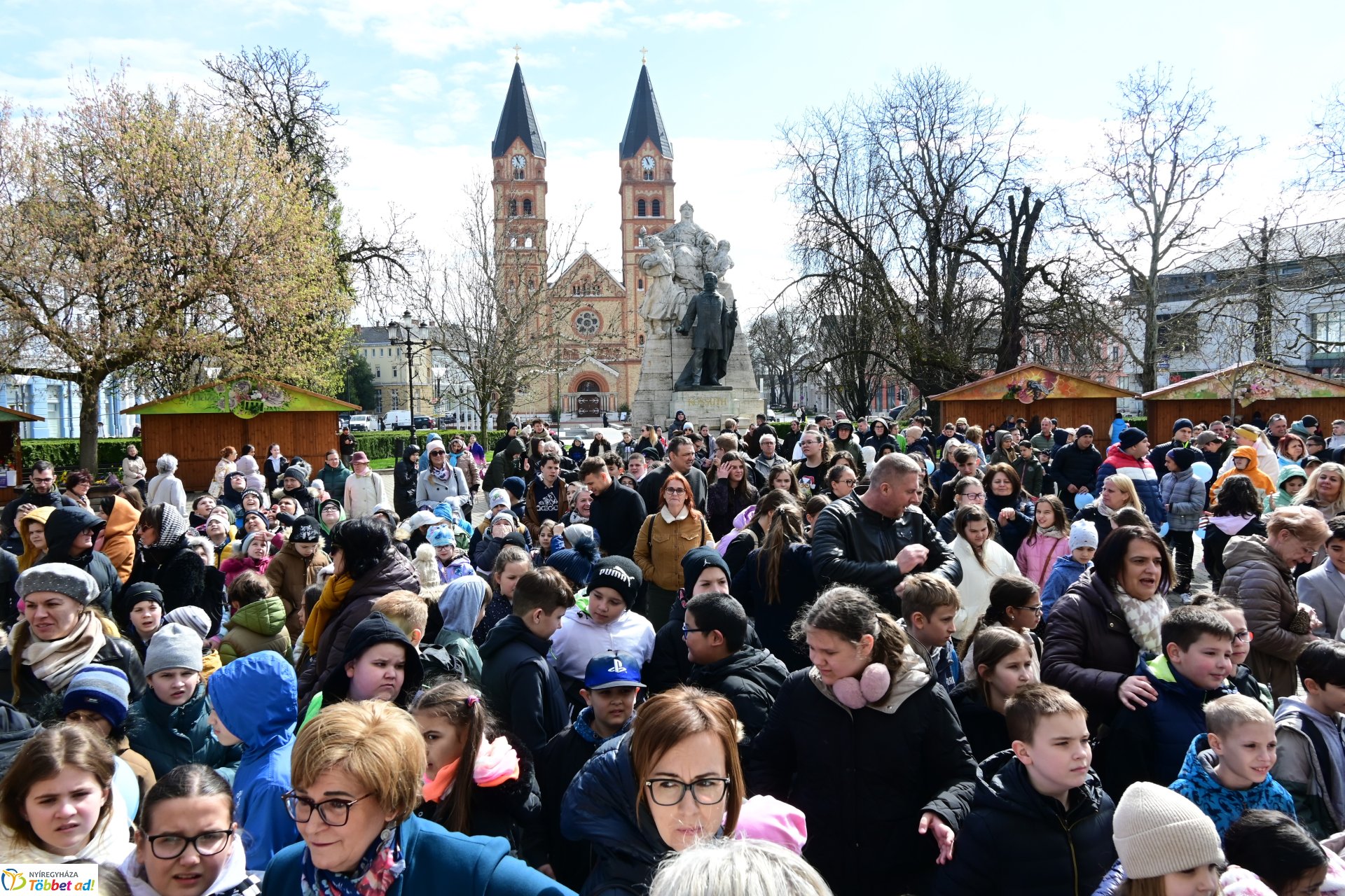 Képeslapkészítő rajzverseny eredményhirdetése a Kossuth téren