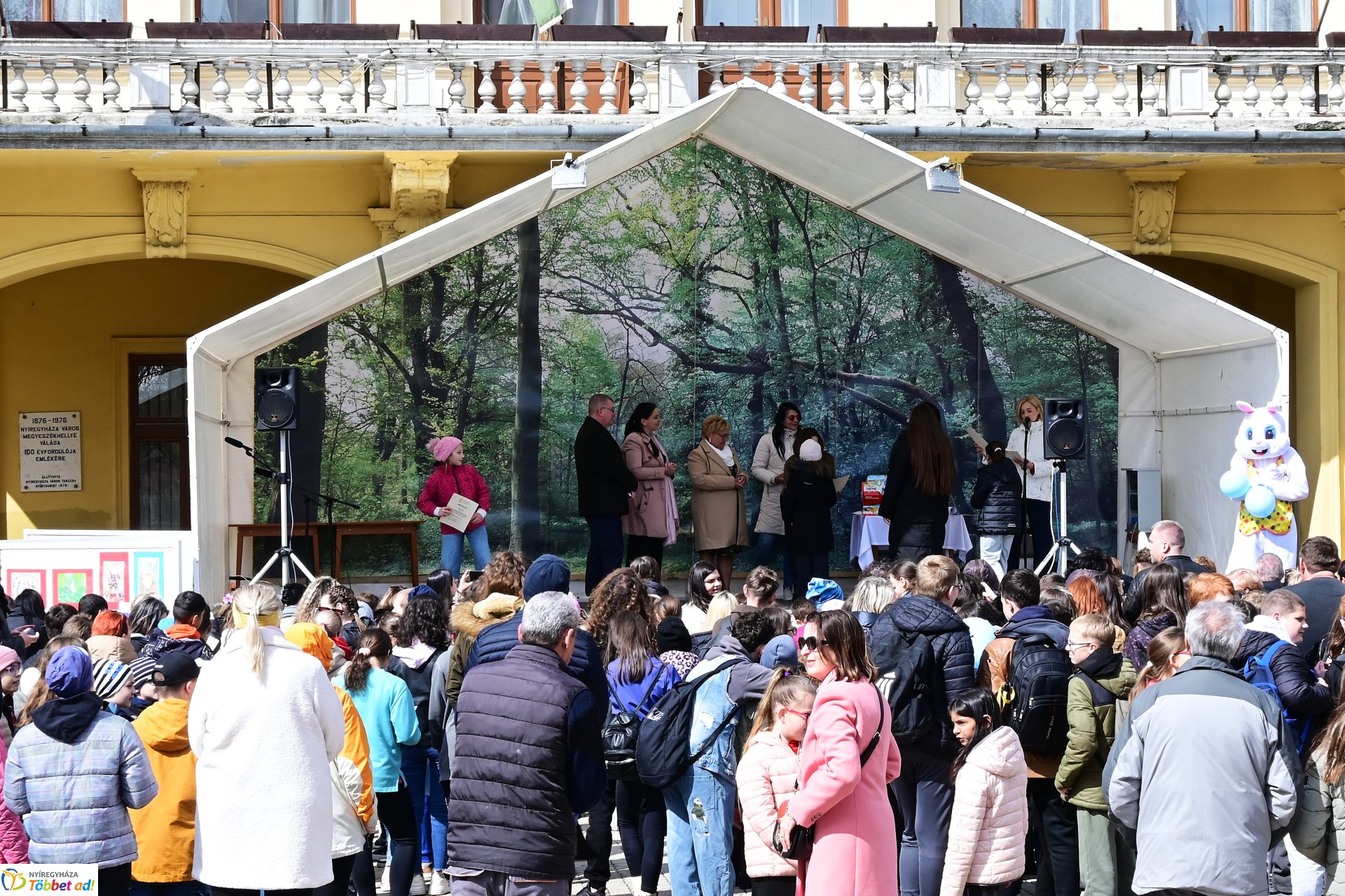 Képeslapkészítő rajzverseny eredményhirdetése a Kossuth téren