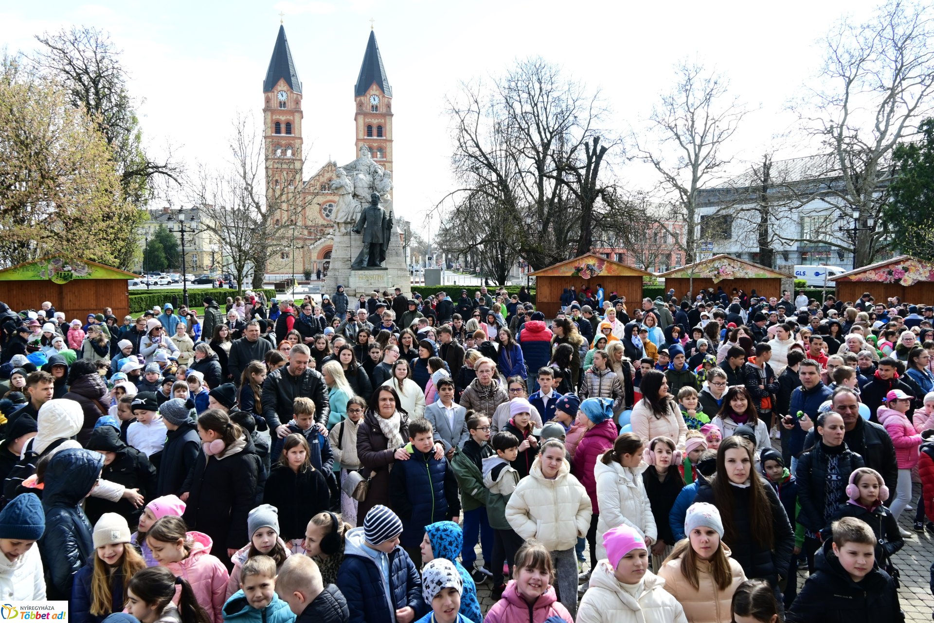 Képeslapkészítő rajzverseny eredményhirdetése a Kossuth téren