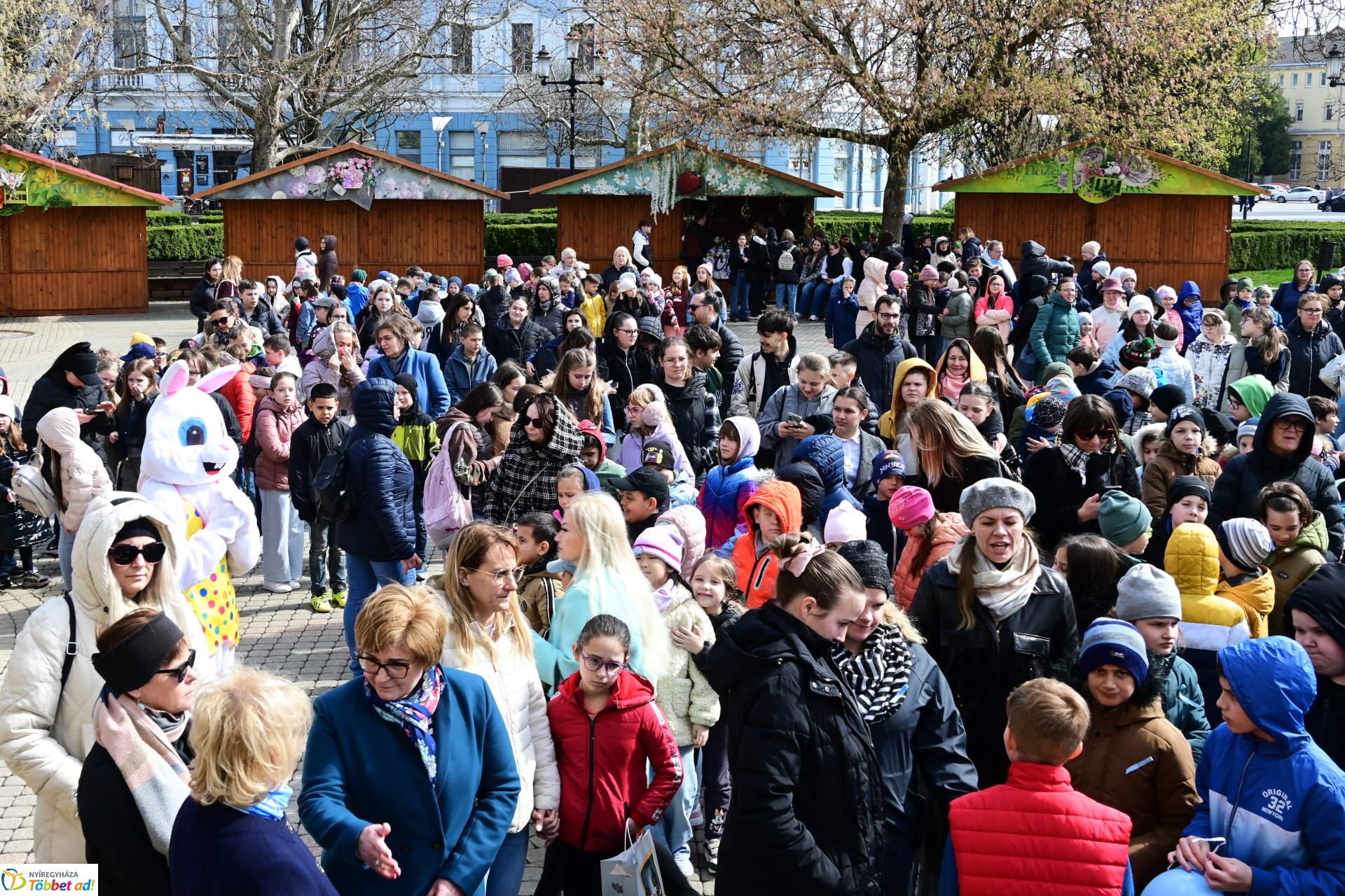 Képeslapkészítő rajzverseny eredményhirdetése a Kossuth téren
