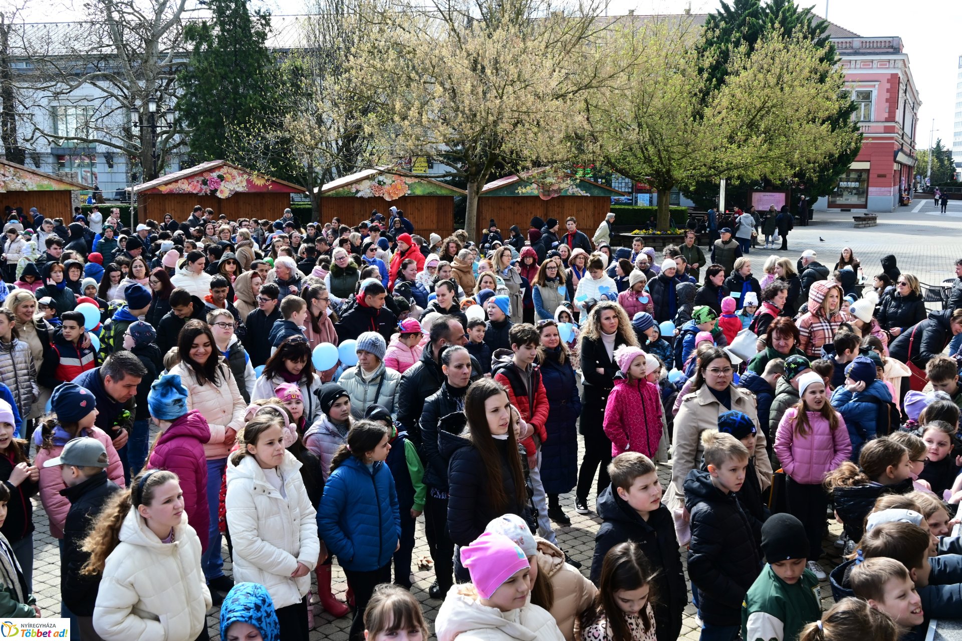 Képeslapkészítő rajzverseny eredményhirdetése a Kossuth téren