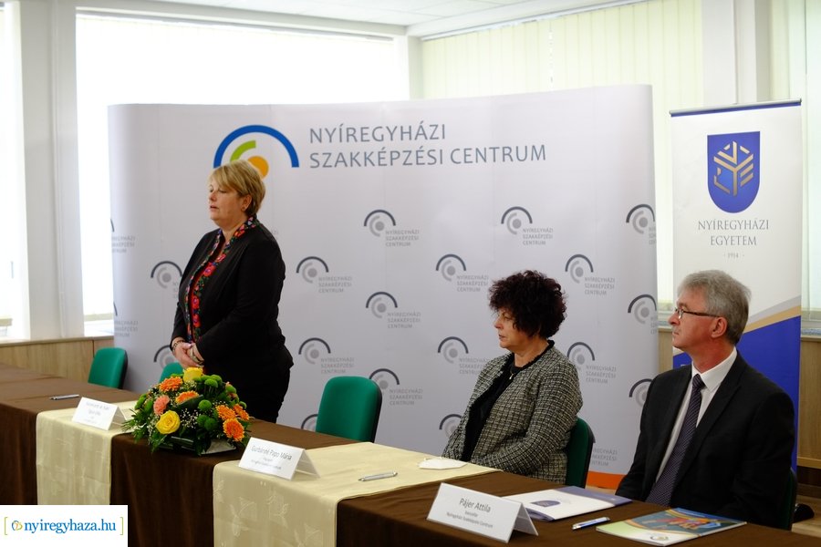 Képzések aláírása a Bánkiban