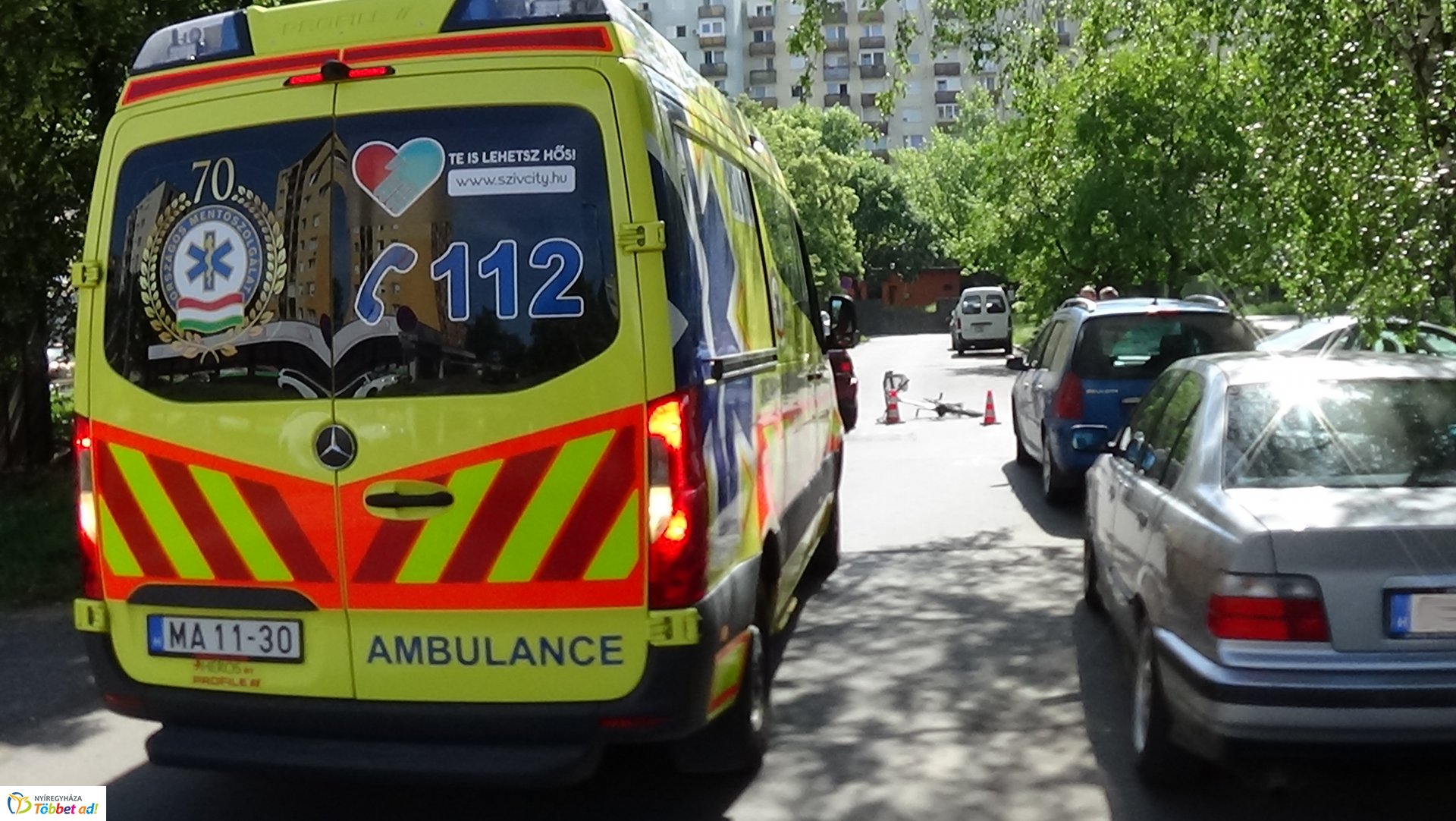 Kerékpáros hajtott szabályosan közlekedő járműnek